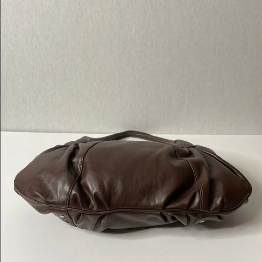 Kiss lock  ,hobo ,studded, brown leather shoulder bag - Picture 10 of 11